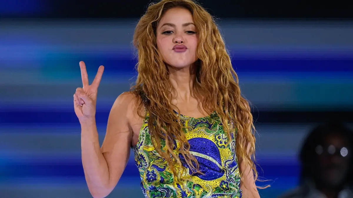 Der kolumbianische Popstar Shakira tritt während eines kostenlosen Konzerts an der Copacabana auf. +++ dpa-Bildfunk +++
