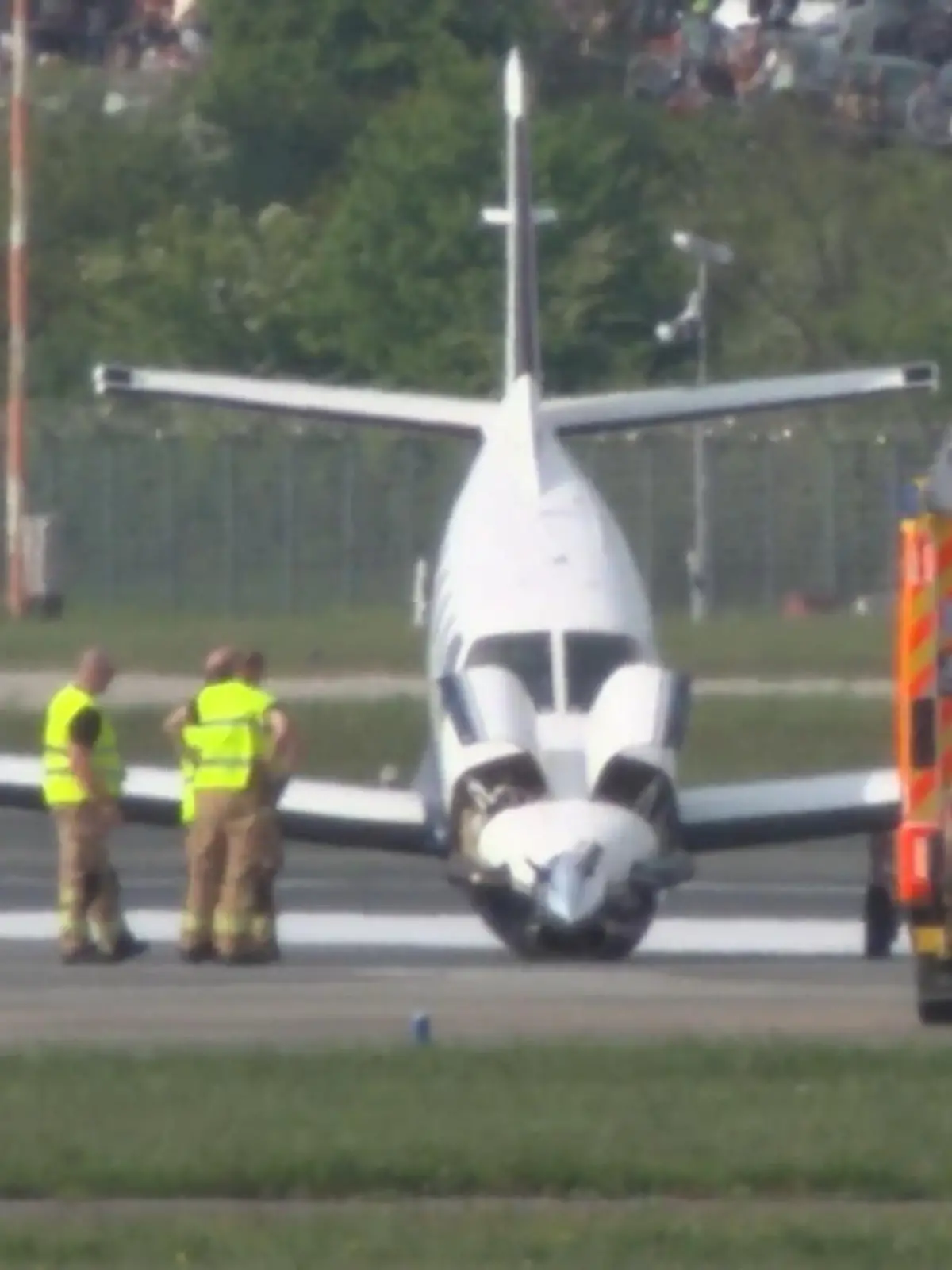 Bild zu: "Landung geht schief – Hamburger Flughafen zwischenzeitlich dicht!"