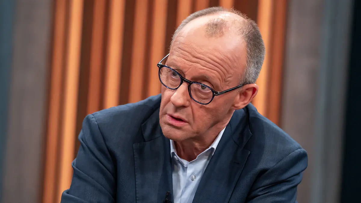 Caren Miosga mit ihrem Gast: Bundeskanzler Friedrich Merz (CDU)

NDR/Thomas Ernst, honorarfrei - Verwendung gemäß der AGB im engen inhaltlichen, redaktionellen Zusammenhang mit genannter NDR-Sendung bei Nennung "Bild: NDR/Thomas Ernst" (S2). NDR Presse und Information/Fotoredaktion Tel: 040 4156-2306 oder -2305, pressefoto@ndr.de