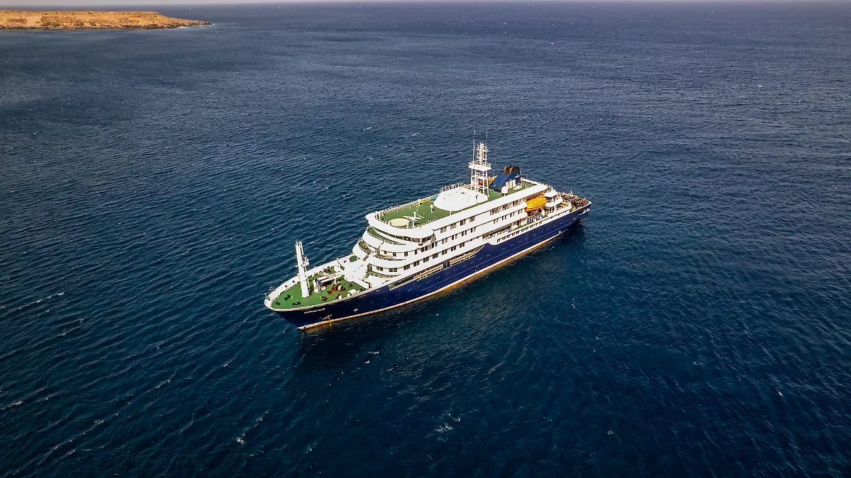 This aerial picture shows a general view of the cruise ship MV Hondius stationary off the port of Praia, the capital of Cape Verde, on May 3, 2026. An outbreak of "severe acute respiratory illness" on board a cruise ship in the Atlantic has left two people dead and a third in intensive care in Johannesburg, South Africa's health ministry told AFP on May 3, 2026.
The outbreak occurred on the MV Hondius, travelling from Ushuaia in Argentina to Cape Verde. The patient being treated in Johannesburg tested positive for a hantavirus, a family of viruses that can cause hemorrhagic fever, South African spokesperson Foster Mohale said. (Photo by AFP)