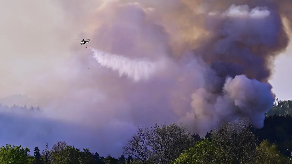 Firefighters are intervening this afternoon at a forest fire in Rynartice, part of the village of Jetrichovice in the Bohemian Switzerland National Park, Czech Republic, May 2, 2026. (CTK Photo/Ondrej Hajek)