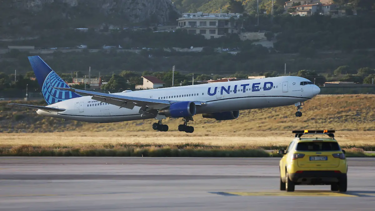 INAUGURAL FLIGHT NEW ROUTE FROM AND TO PALERMO NEW YORK NEWARK CEREMONY AT FALCONE E BORSELLINO AIRPORT in the photo the Boeing 767-424 of United Airlines PUBLICATIONxNOTxINxITA Copyright: xAlbertoxLoxBiancox/xipa-agency.netx/xAlbertoxLoxBiancox IPA_Agency_IPA58080150