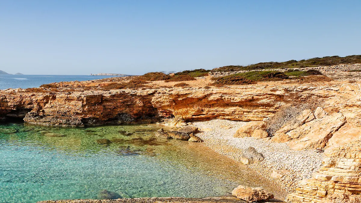 Auf Koufonisia gibt es menschenleere Strände und kristallklares Wasser soweit das Auge reicht.
