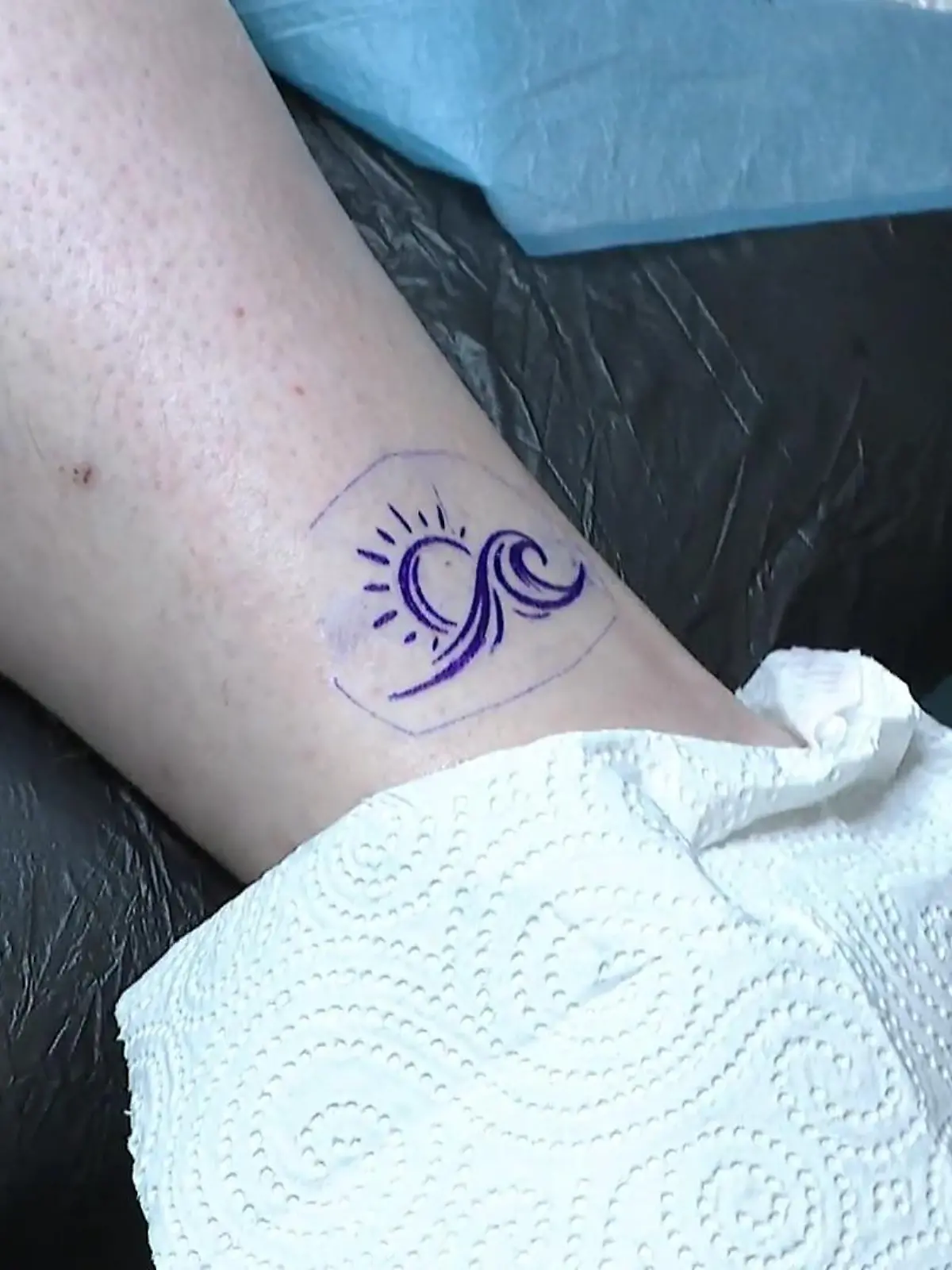 Bild zu: "Mutmacher-Tattoos für persönliche Krisen"