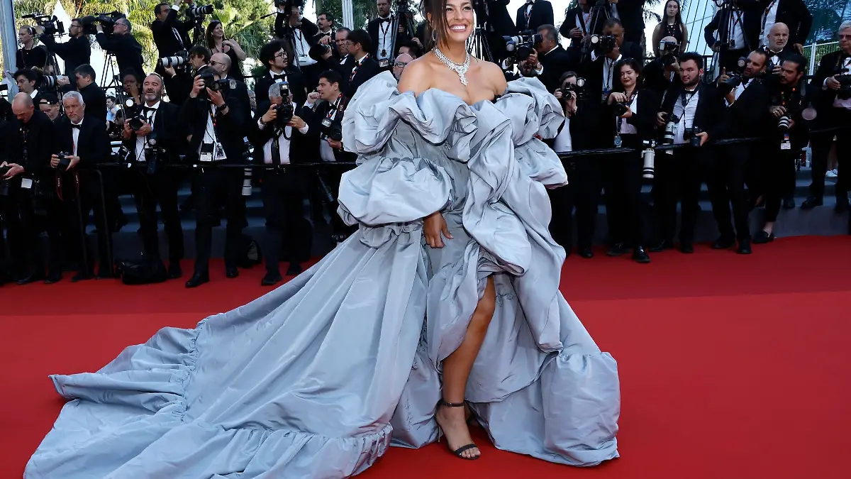 Ashley Graham beklagt den Stillstand in manchen Bereichen der Modeindustrie.