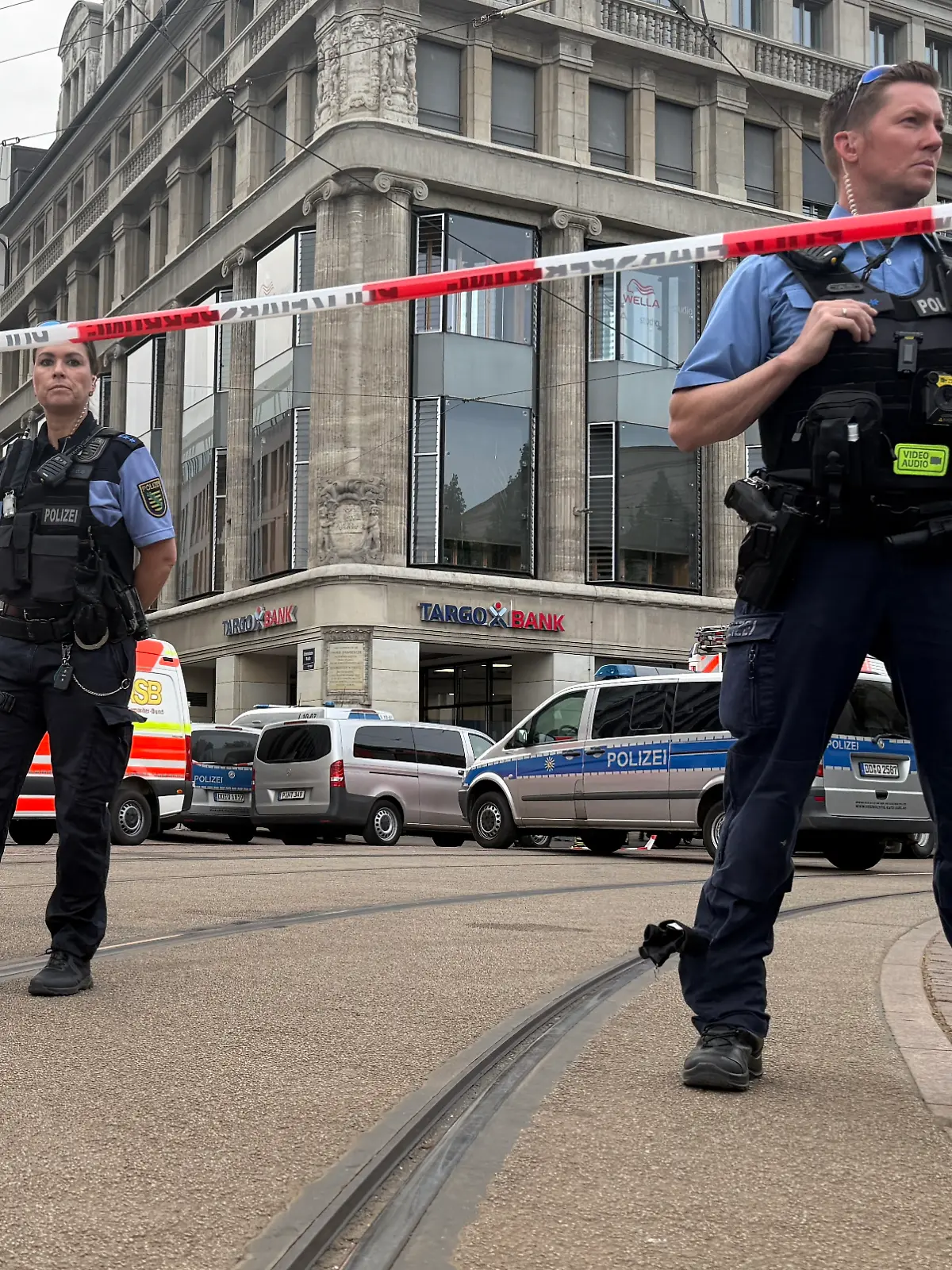 Ein Auto fährt in Leipzig in eine Menschengruppe. Es gibt Tote und Verletzte. 