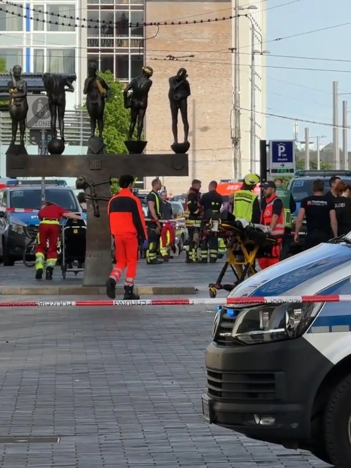 Bild zu: "Amok in Leipzig! Zwei Tote nach Fahrt in Menschengruppe"