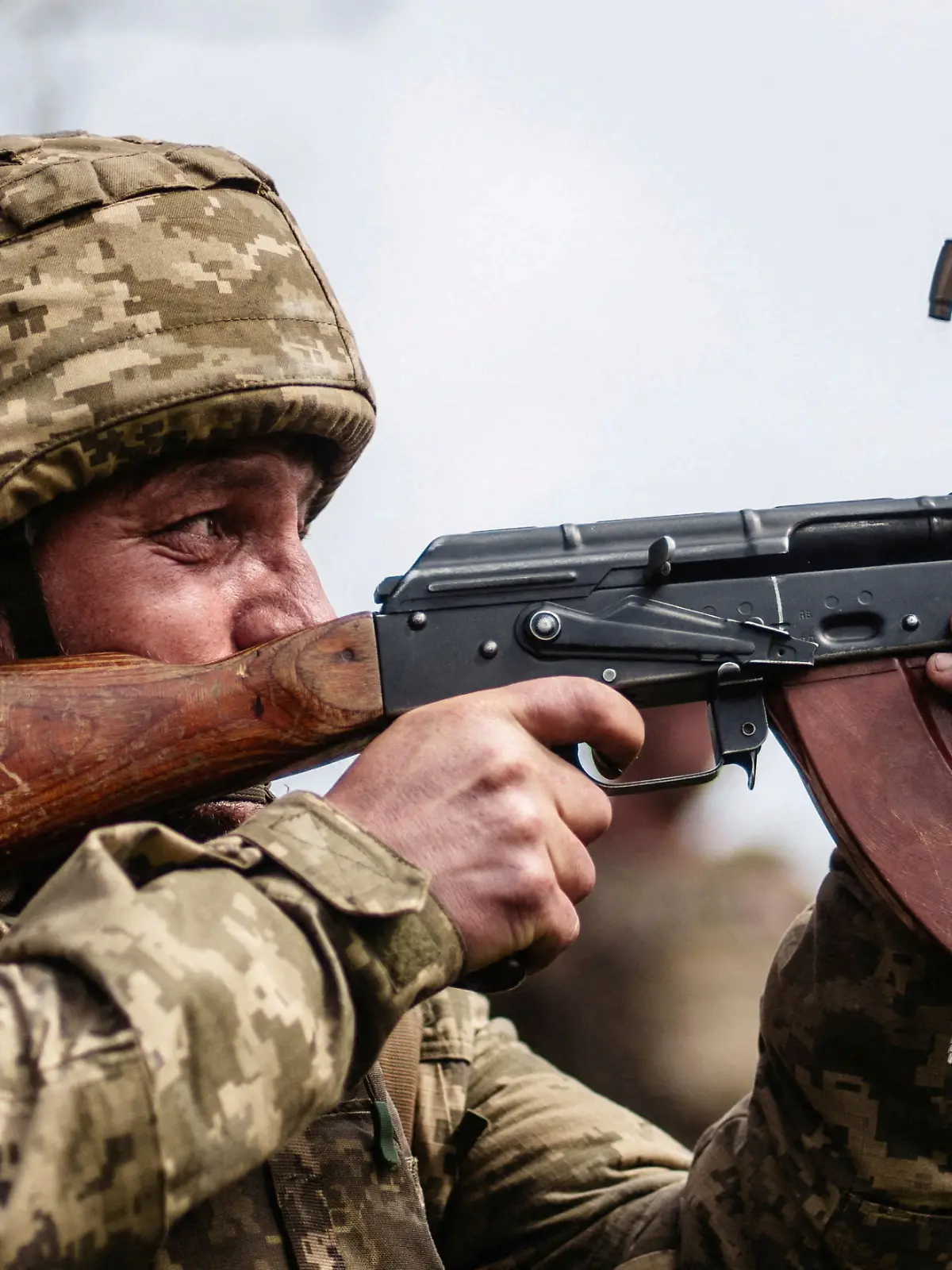 FILE PHOTO: A serviceman of the 154th Brigade of the Ukrainian Armed Forces attends a military exercise between combat missions, amid Russia's attack on Ukraine, in Zaporizhzhia region, Ukraine April 4, 2026. REUTERS/Serhii Korovainyi/File Photo