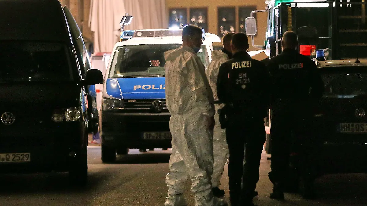 Leipzig, Sachsen, Deutschland: Auto fährt in Leipzig in Menschenmenge. Der Vorfall ereignete sich der Grimmaische Straße in der Innenstadt, der Bereich zwischen Augustusplatz und Ritterstraße wurde abgesperrt.