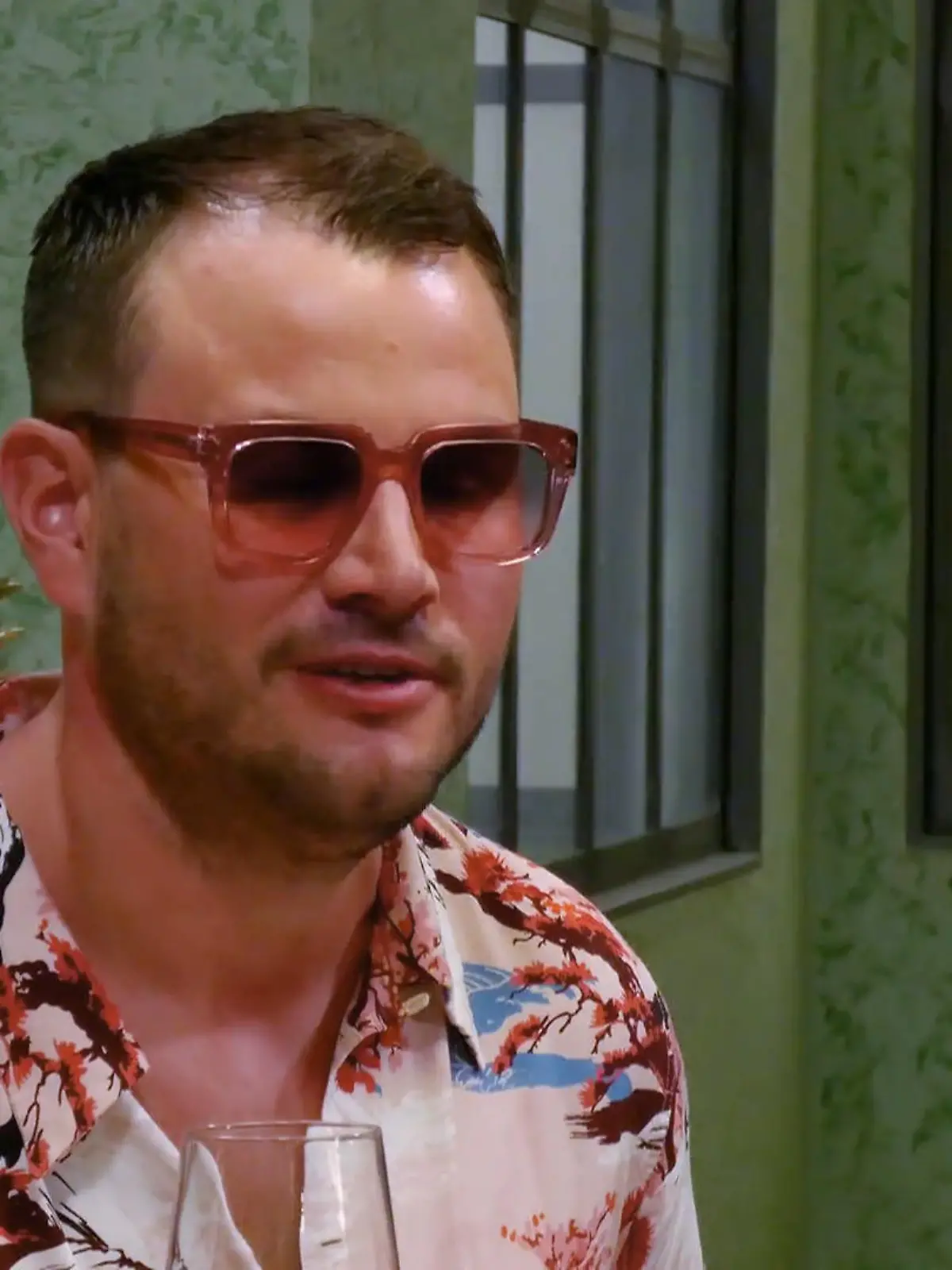 Bild zu: "Raimar erklärt seine rosa Brille"
