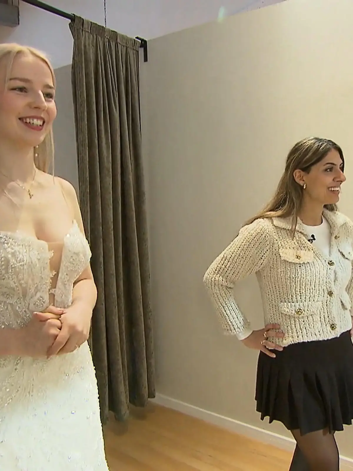 Bild zu: "Svea probiert den Glamour-Look"