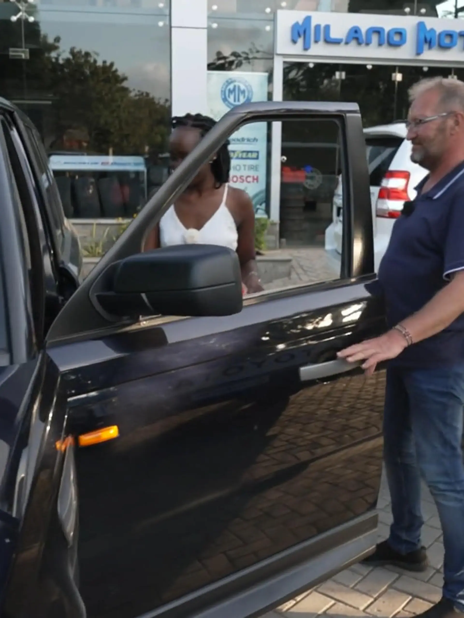 Bild zu: "Kai lernt Geduld beim Autokauf"