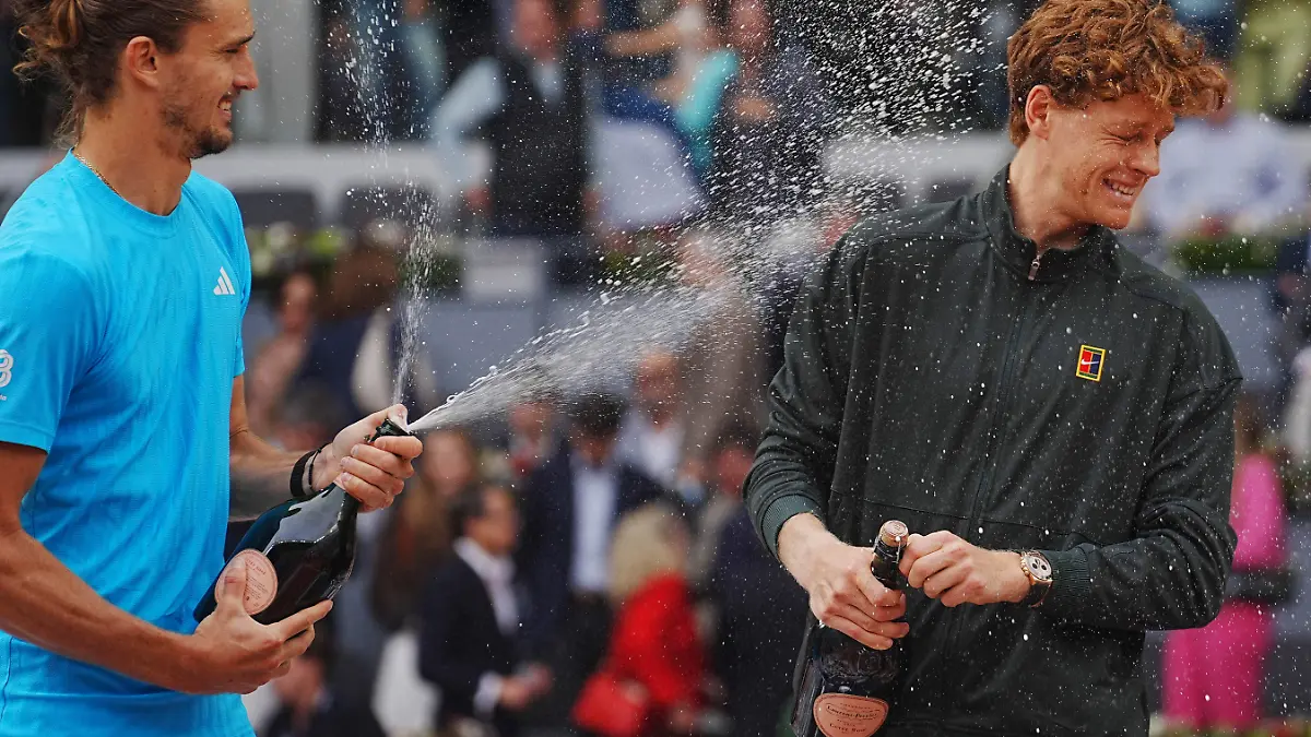 Jannik Sinner of Italia and Alexander Zverev of Germany during the Mutua Madrid Open 2026, ATP Masters 1000 and WTA 1000 on03 April 2026 at La Caja Magica in Madrid, Spain - Photo: Laurent Lairys - Photo : Laurent Lairys/Laurent Lairys / Psnewz/ SIPA /00325982_0109/Credit:PSNEWZ/SIPA/2605041857