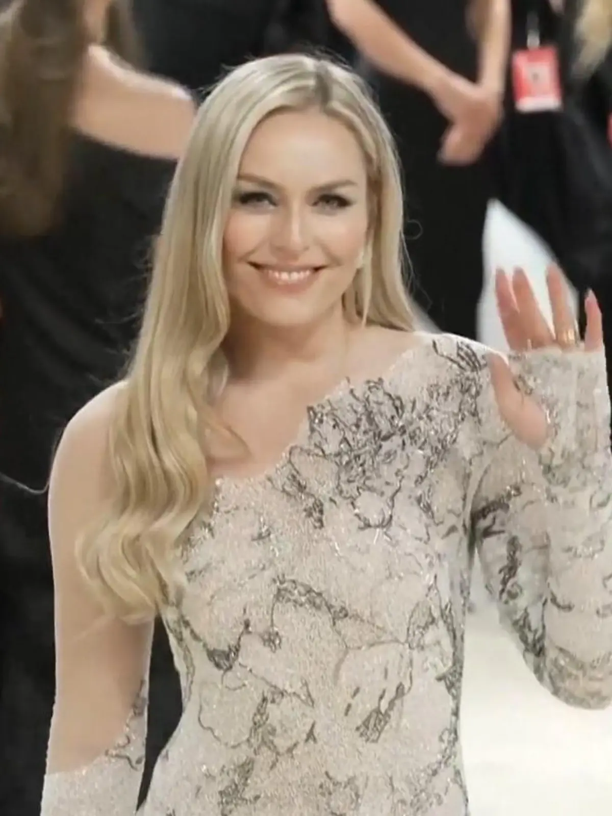 Bild zu: "Nach Horrorsturz! Ski-Star Lindsey Vonn überrascht mit DIESEM Auftritt"
