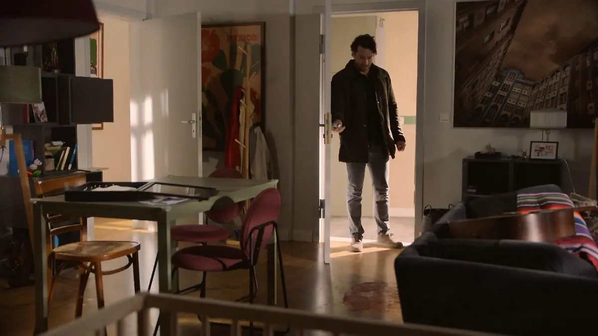 Carlos betritt zum ersten Mal wieder seine Wohnung GZSZ-Folge 8520 vom 6. Mai 2026 auf RTL+