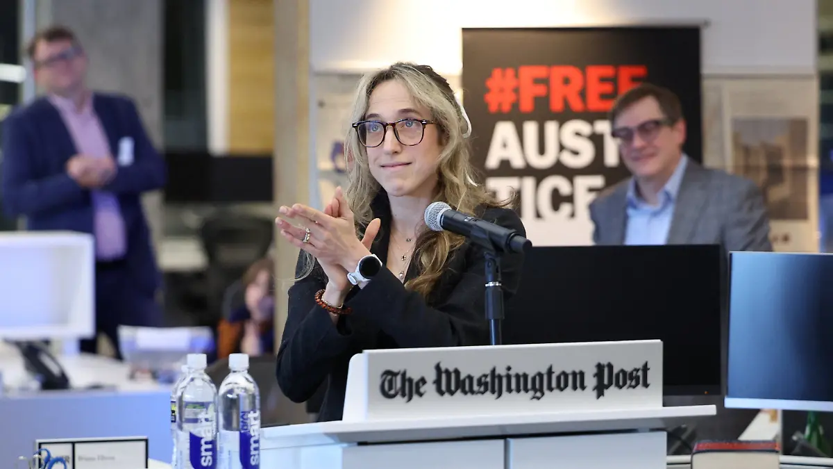Reporter and member of the winning team for the Pulitzer Prize for Public Service Hannah Natanson speaks to the newsroom after the announcement of the 2025 Pulitzer Prizes on May 4, 2026, in Washington D.C. The Washington Post was named the winner in Feature Photography and Public Service categories as well as a finalist in National Reporting.   Tom Brenner/Washington Post via REUTERS/Handout via REUTERS    THIS IMAGE HAS BEEN SUPPLIED BY A THIRD PARTY  FOR USE ONLY WITH THE WASHINGTON POST 2026 PULITZER ANNOUNCEMENT. NO ARCHIVES. NO SALES.
