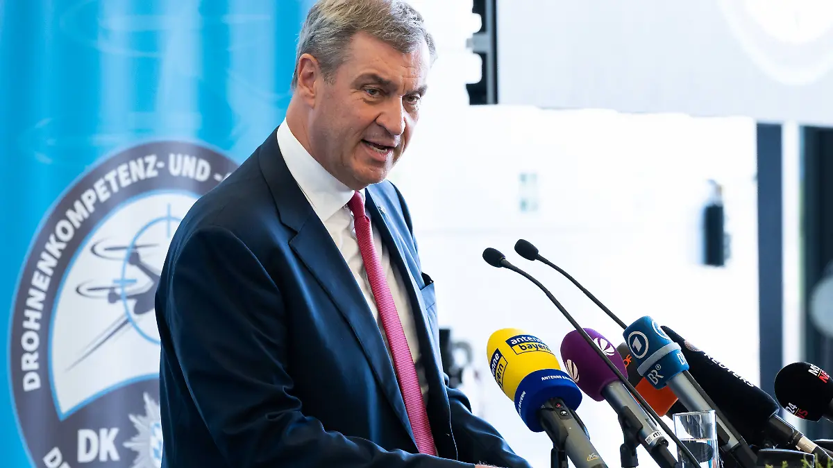 Erding, Bavaria, Germany May 4, 2026: Inauguration of the Bavarian Polices new Drone Competence and Defense Center DKAZ at Erding Air Base. The center is designed to improve the protection of critical infrastructure against illegal drone flights. Dr. Markus Söder Minister-President of Bavaria, CSU delivers a speech at the inauguration *** Eröffnung des neuen Drohnenkompetenz- und -abwehrzentrums DKAZ der Bayerischen Polizei im Fliegerhorst Erding. Das Zentrum soll den Schutz kritischer Infrastrukturen vor illegalen Drohnenflügen verbessern. Dr. Markus Söder Ministerpräsident Bayern, CSU hält zur Eröffnung eine Rede