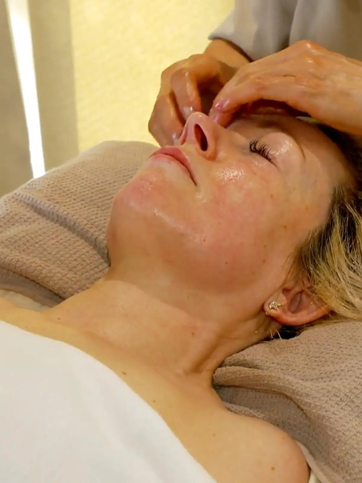 Bild zu: "Facelift oder Beauty-Abzocke? Der Boom um Gesichts-Lymphdrainage auf dem Prüfstand"