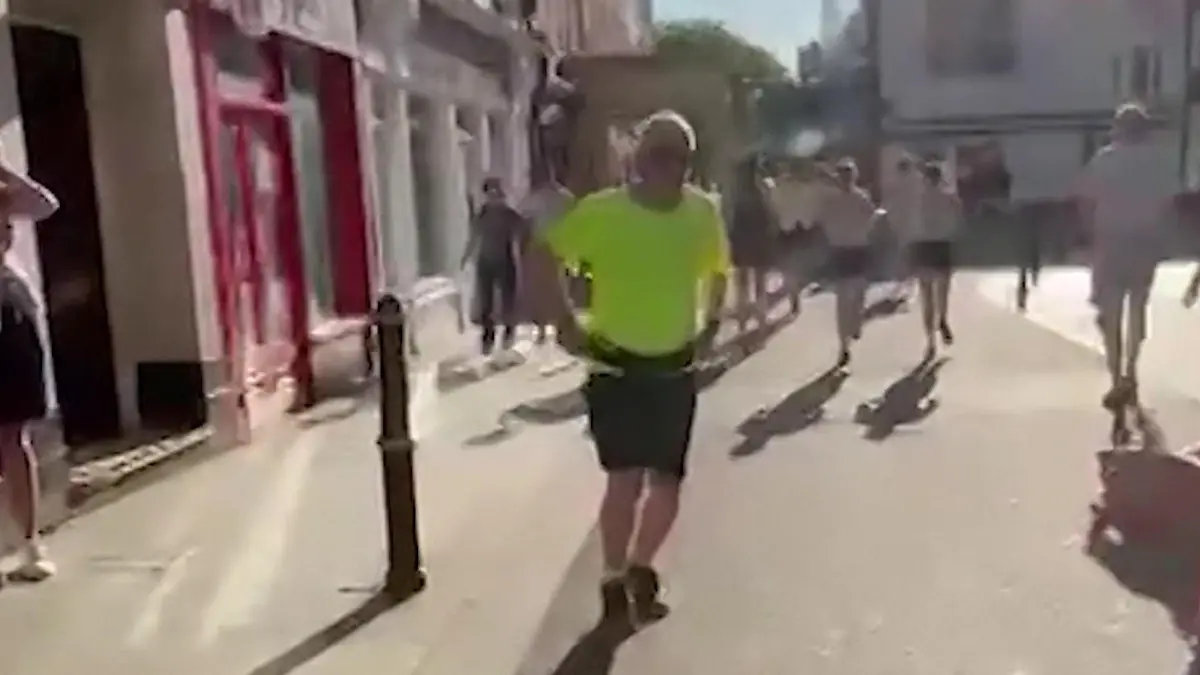 Beim Joggen ausgepeitscht! Touristen schockieren mit DIESER Aktion  Attacke während Stadtlauf