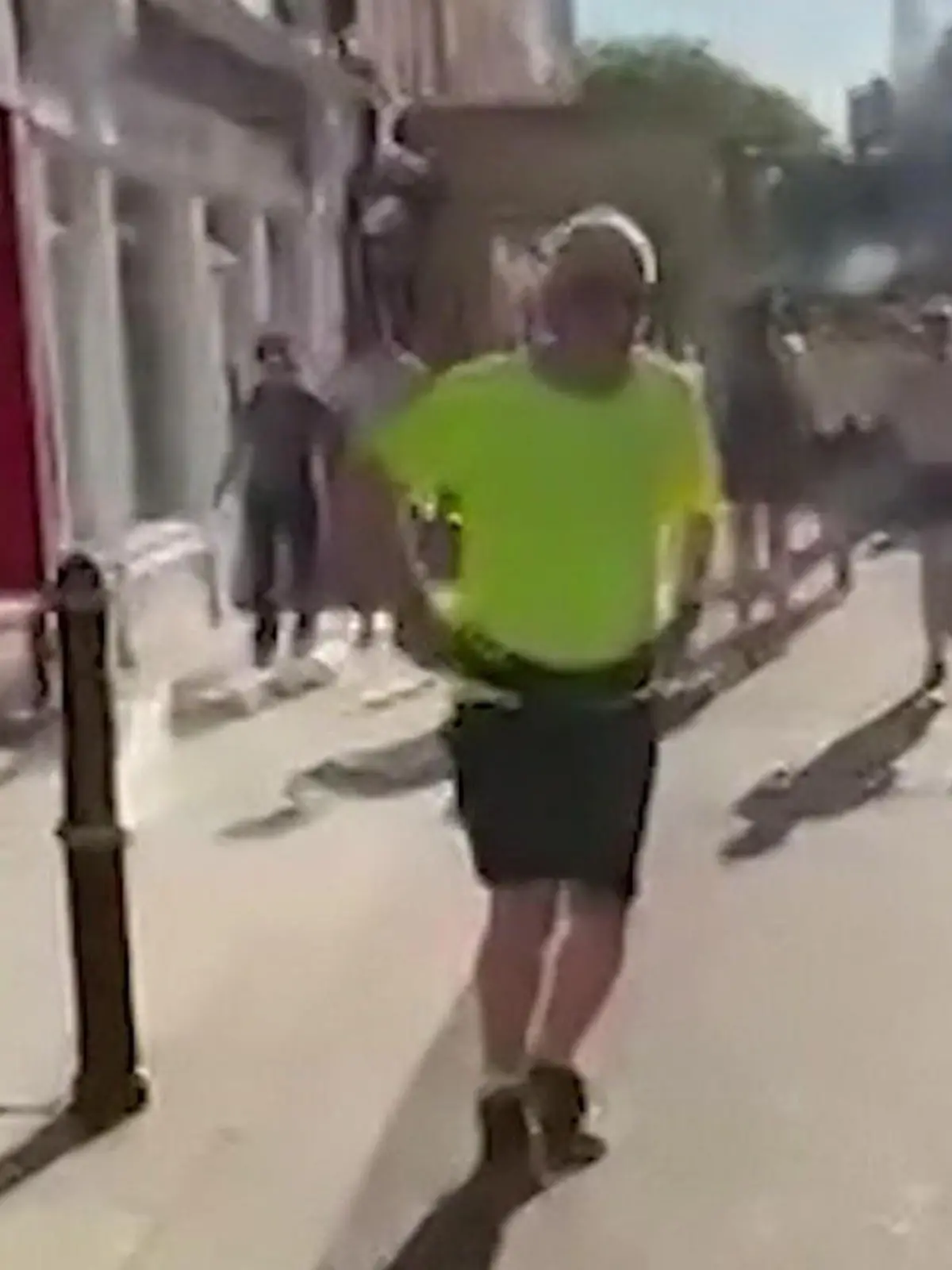 Bild zu: "Beim Joggen ausgepeitscht! Touristen schockieren mit DIESER Aktion "