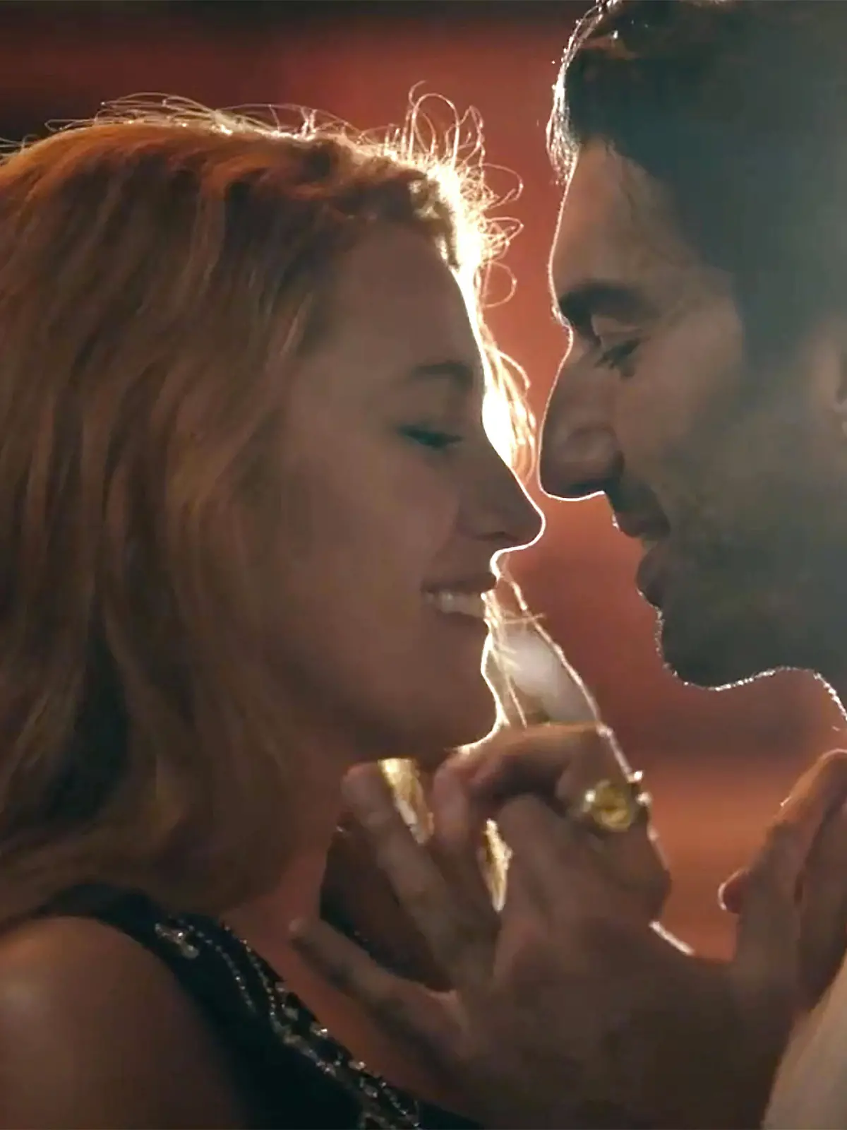 It Ends with Us USA. Justin Baldoni and Blake Lively in It Ends with Us  Sony Pictures is a 2024 American romantic drama film directed by Justin Baldoni from a screenplay by Christy Hall, based on the 2016 novel of the same name by Colleen Hoover. The film stars Blake Lively, Baldoni, Brandon Sklenar, Jenny Slate, and Hasan Minhaj. Captioned 10 August 2024 LMK110-MB022-100824 Supplied by LMKMEDIA. Editorial Only. Landmark Media is not the copyright owner of these Film or TV stills but provides a service only for recognised Media outlets. pictureslmkmedia.com PUBLICATIONxNOTxINxUKxUSAxCAN