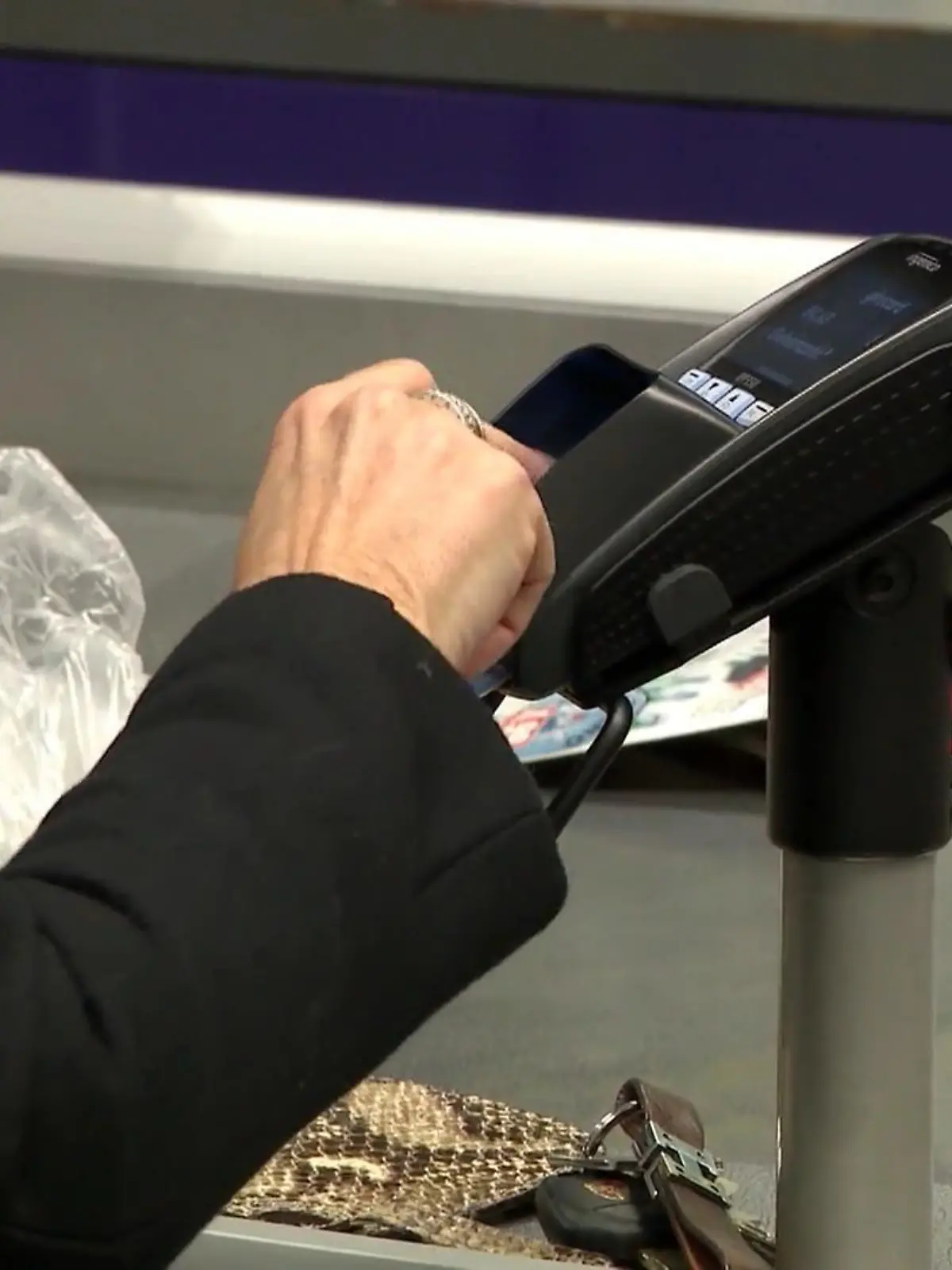 Bild zu: "Zahlen mit Smartphone im Trend"