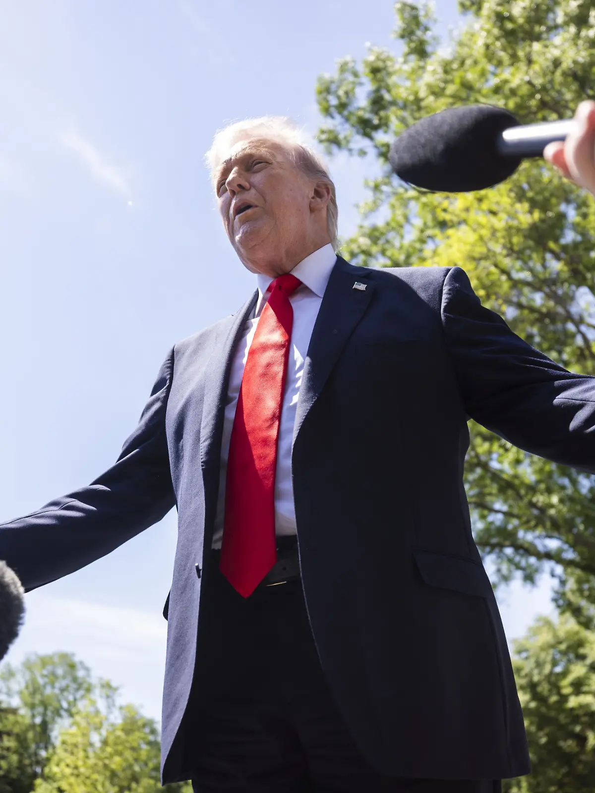 US President Donald Trump speaks to reporters as he departs the White House for Florida in Washington, DC, USA, 01 May 2026. Trump spoke about Iran, as well as about Spirit Airlines, saying his administration gave the airline a final bailout proposal. CAP/MPI/RS ©RS/MPI/Capital Pictures