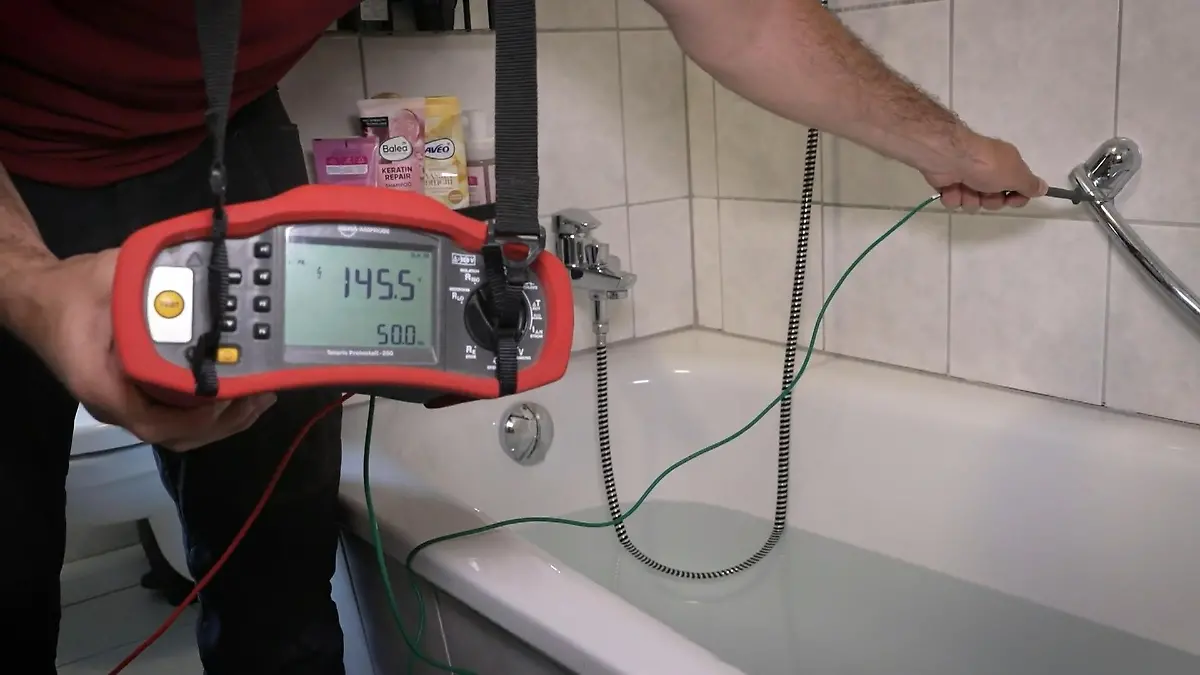 Mutter warnt vor Todesfalle 240 Volt in Badewanne gemessen