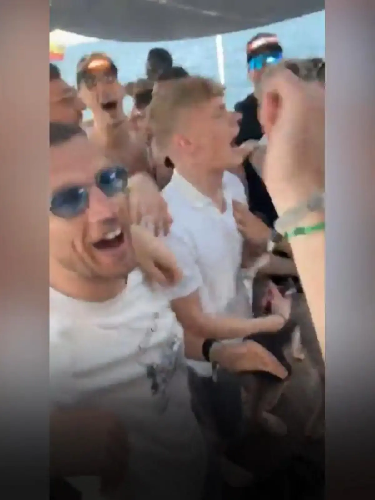 Bild zu: "Schalke-Stars gehen auf Ibiza steil – inklusive Meister-DJ!"