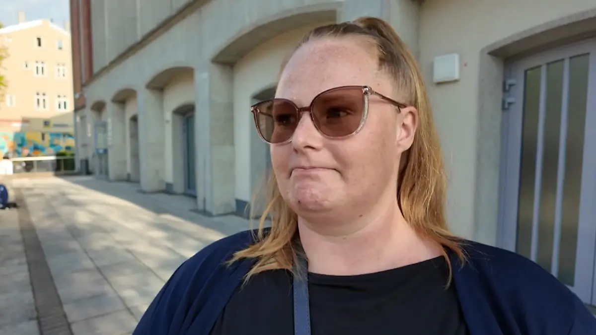 Dorina L. spricht nach dem dritten Prozesstag