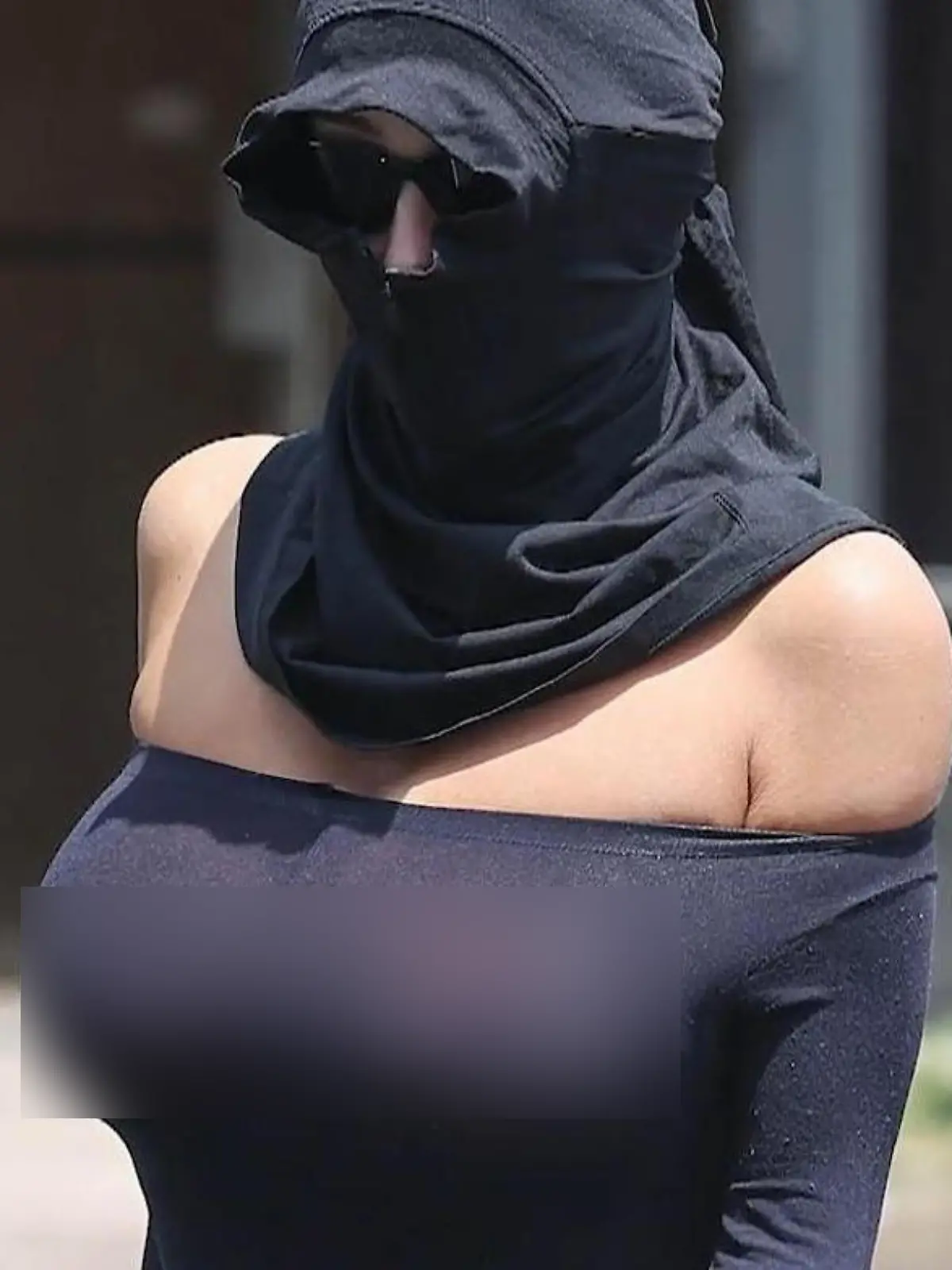 Bild zu: "Nackt-Auftritt in der Öffentlichkeit! Bianca Censori zeigt ALLES außer DAS"