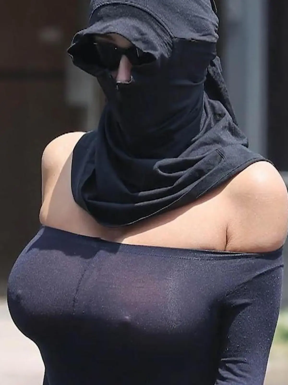 Bild zu: "Nackt-Auftritt in der Öffentlichkeit! Bianca Censori zeigt ALLES außer DAS"