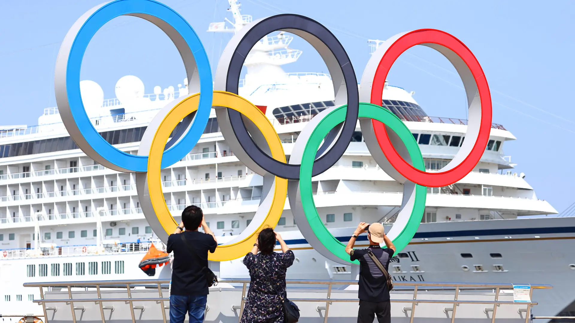 JULY 12, 2021 : A large monument of the Olympic rings is displayed at a port city of Yokohama, Kanagawa, Japan. Noxthirdxpartyxsales PUBLICATIONxNOTxINxJPN 164539905