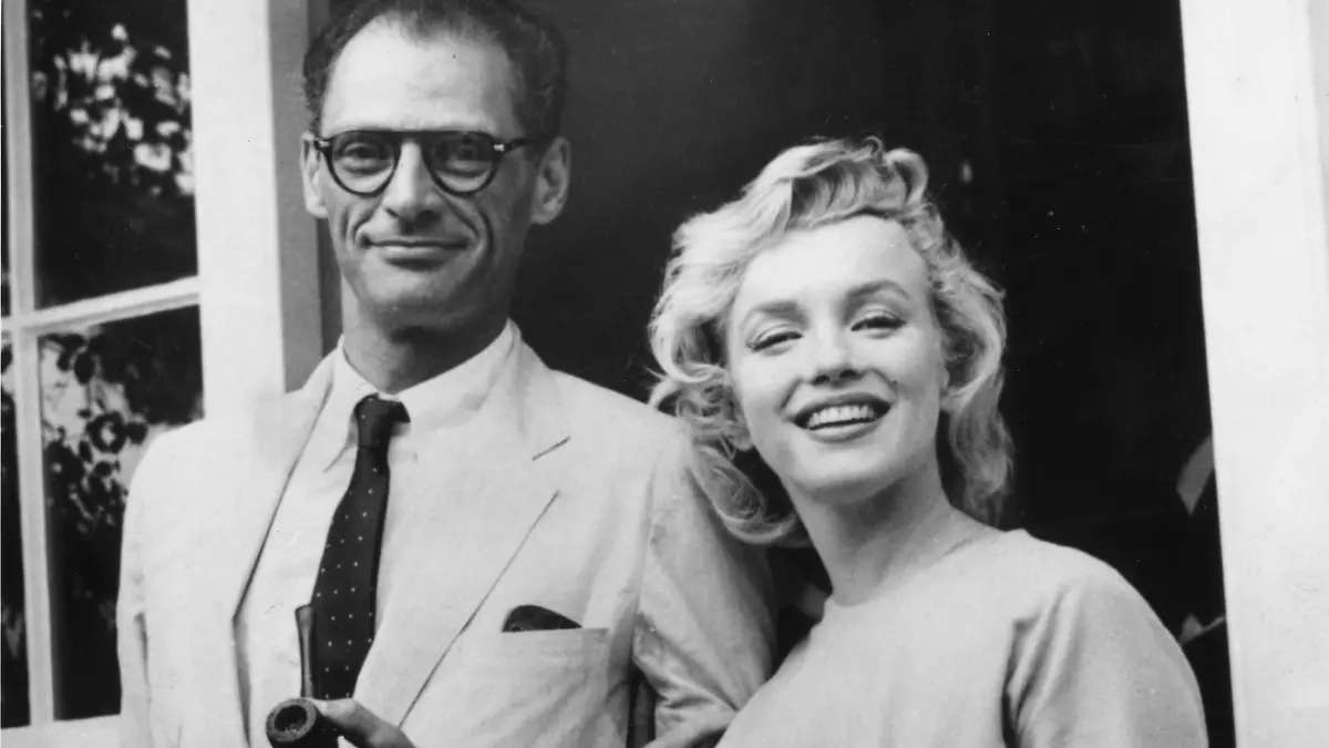 Marilyn Monroe mit ihrem dritten Ehemann Arthur Miller im Juli 1956