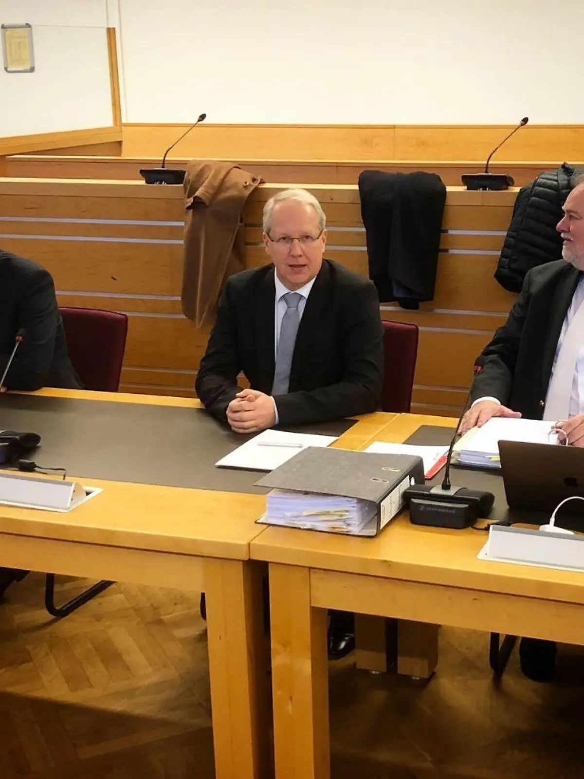 Hannovers Ex-Oberbürgermeister Stefan Schostok muss wieder vor Gericht.