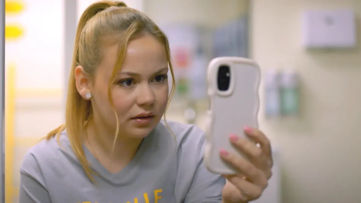 Ronja bekommt eine unerwartete Nachricht von Cilly „Unter uns“-Folge vom 19.05.26 auf RTL+