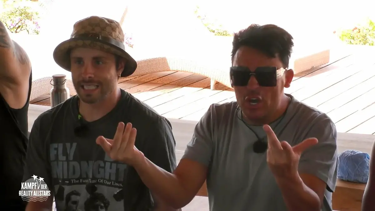 „Schlag‘ dir die ganze Wand gleich kaputt!“ Matthias Mangiapane flippt aus – wegen IHR! Krach bei „Kampf der RealityAllstars“