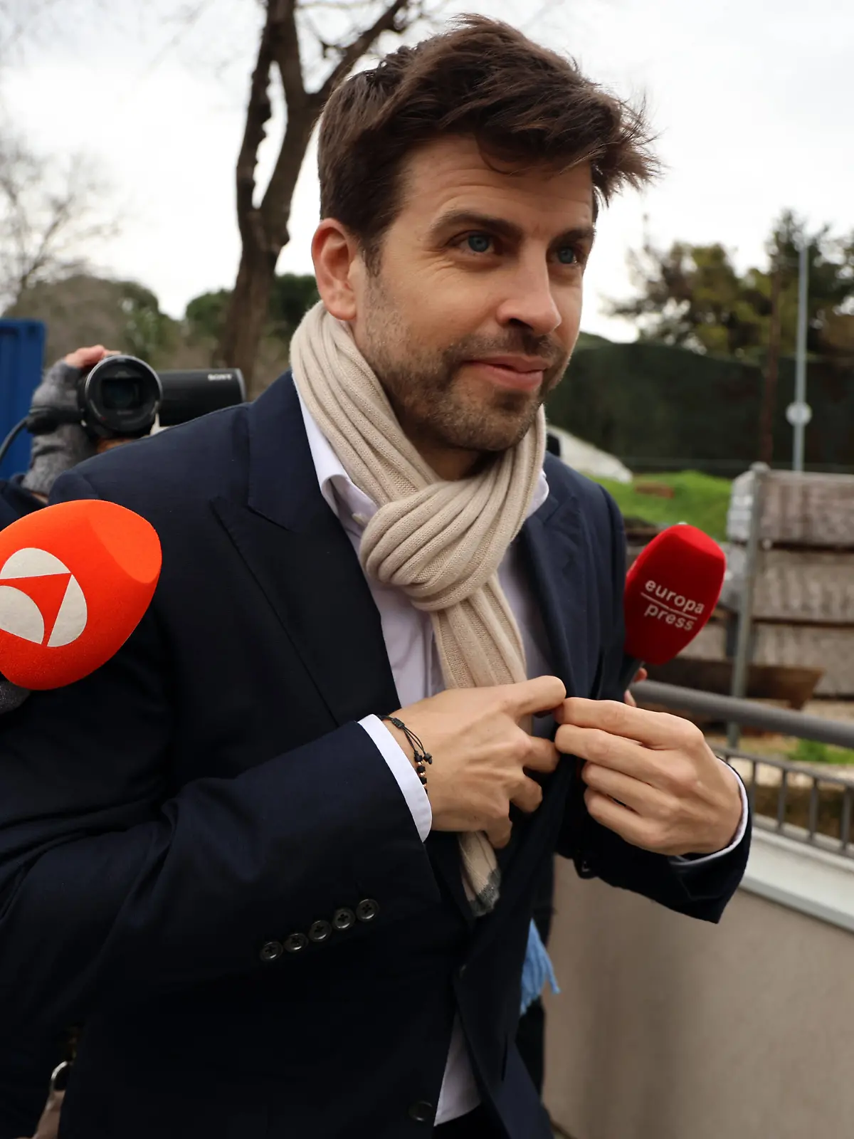 Sport Themen der Woche KW11 Sport Bilder des Tages Gerard Piqué declara como investigado por su mediación en la Supercopa de Espana Gerard Piqué llega a los juzgados de Majadahona para declarar como investigado por su mediación en la Supercopa de Espana en Arabia Saudí, a 14 de marzo de 2025, en Madrid Espana. La jueza pide además a las autoridades de Arabia SAudí que aporten los depósitos bancarios tanto de Piqué como de Luis Rubiales. JUZGADOSJUICIOGERARD PIQUÉ14 MARZO 2025 Raú Madrid Madrid Espana *** Gerard Piqué arrives at the courts of Majadahona to testify as an investigated for his mediation in the Spanish Super Cup in Saudi Arabia, on March 14, 2025, in Madrid Spain The judge also asked the Saudi Arabian authorities to provide the bank deposits of both Piqué and Luis Rubiales JUDGMENTS GERARD PIQUÉ TRIAL 14 MARCH 2025 Raú Madrid Madrid Madrid Espana PUBLICATIONxNOTxINxESP Copyright: xRaulxTerrelx 6578589