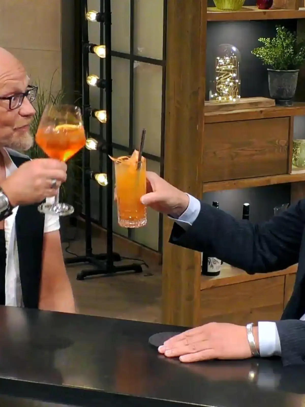 Bild zu: "Stefan sieht Tom und hadert sofort"