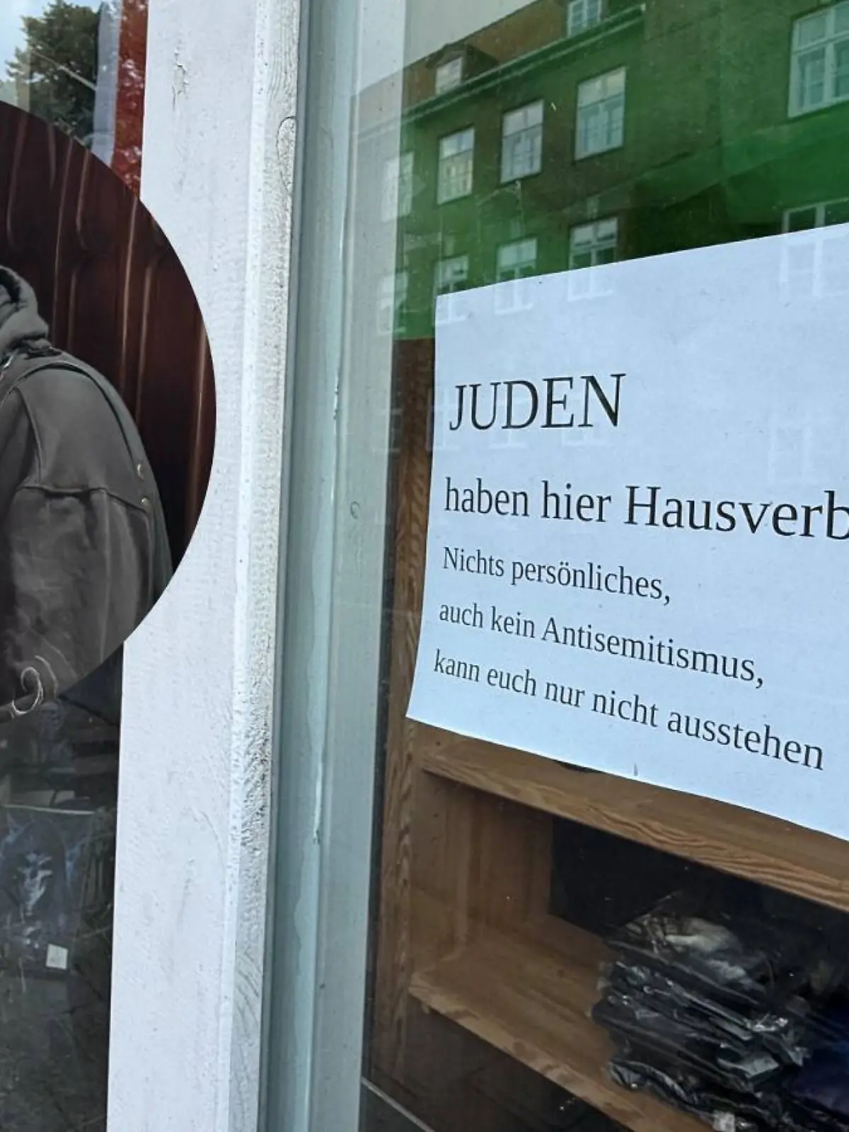 Bild zu: "Nach judenfeindlichem Aushang: Ladenbesitzer kommt vor Gericht!"