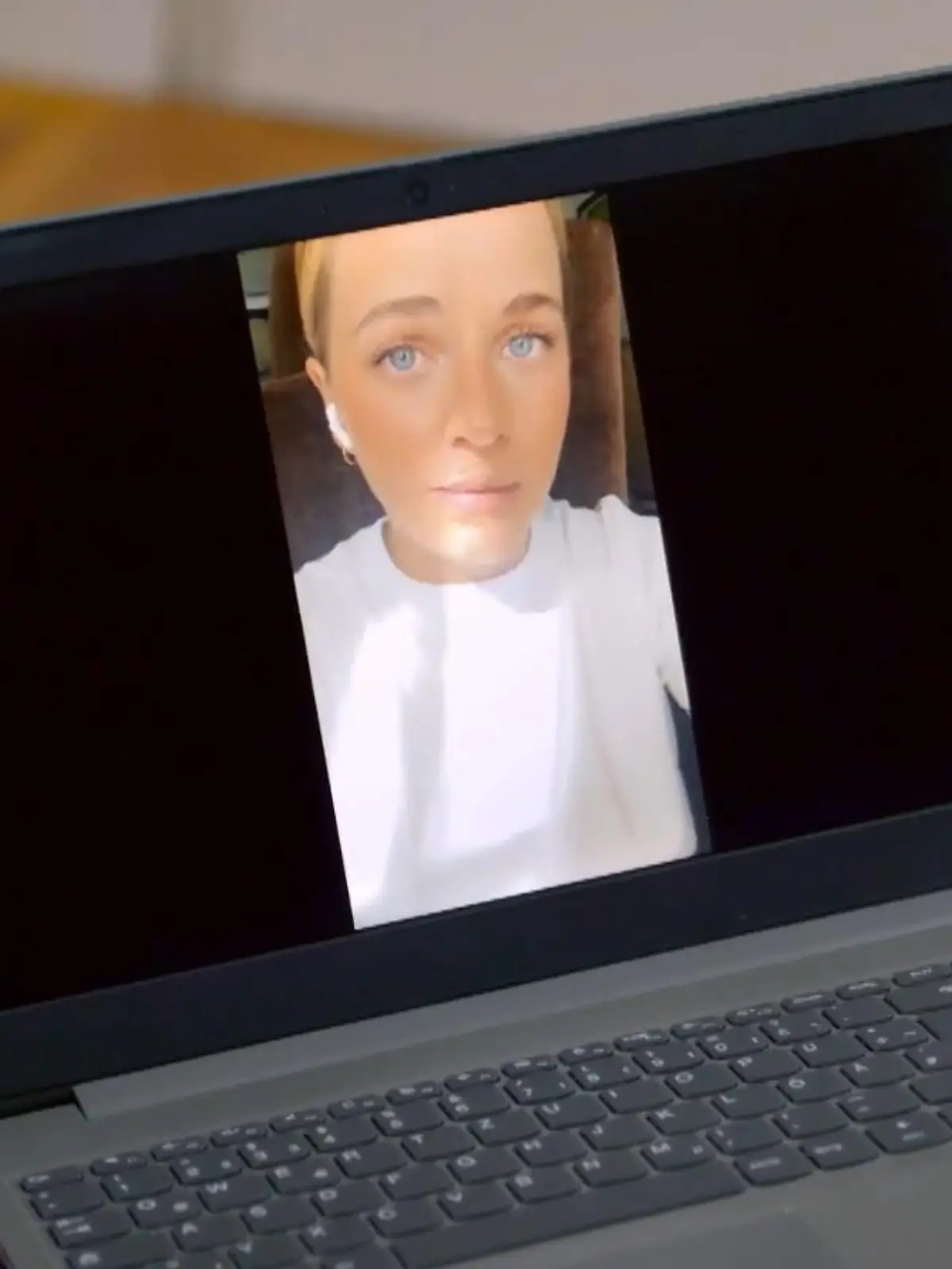 Unter uns: Cilly macht in einem Video-Call mit Baris Schluss