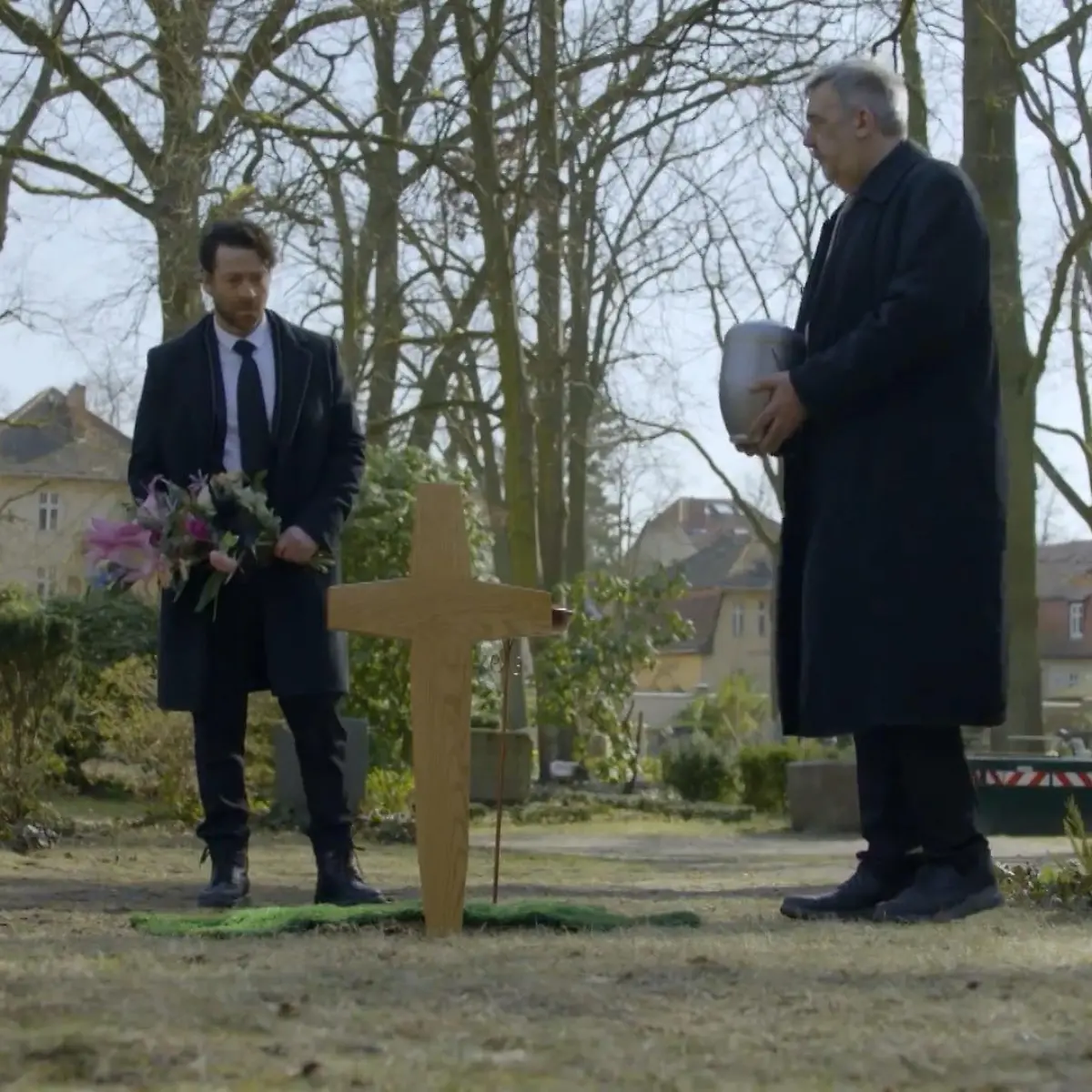 GZSZ-Folge 8522 vom 11. Mai 2026 auf RTL+: Carlos muss Zoe alleine beerdigen