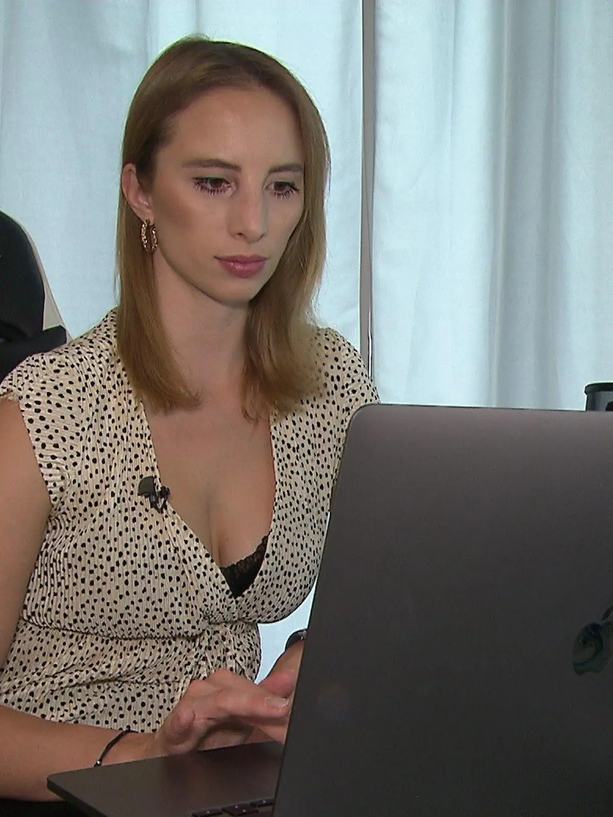 Als Webcam-Girl Hanna Secret verdient sich die Hamburgerin ihr Geld damit, sich vor der Kamera auszuziehen.