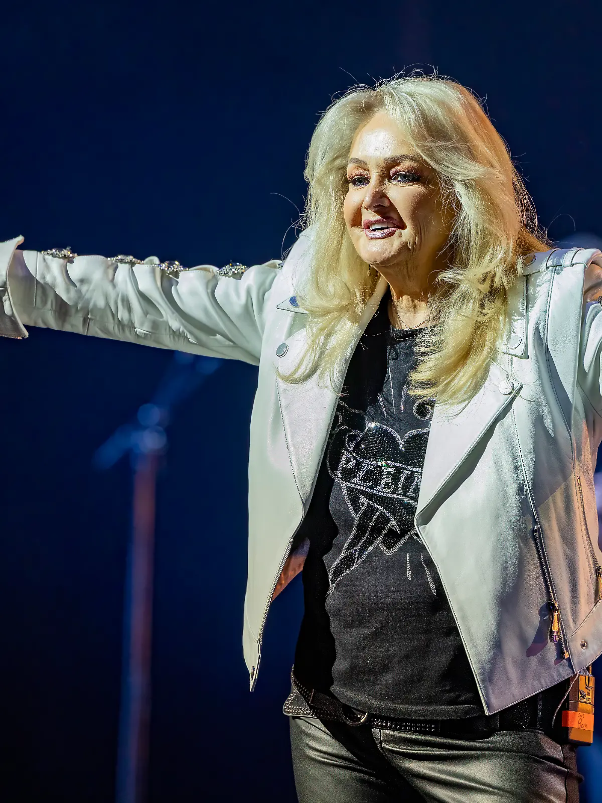 BERLIN, GERMANY - MAY 3: British singer Bonnie Tyler performs at Theater am Potsdamer Platz on May 3, 2025 in Berlin, Germany.  (Photo by Jakubaszek/Redferns)