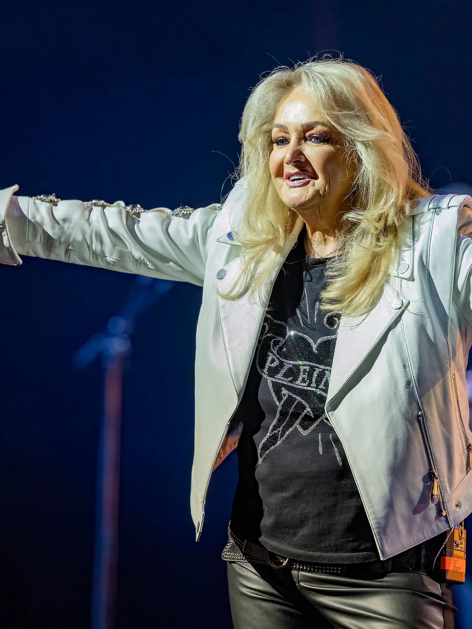 BERLIN, GERMANY - MAY 3: British singer Bonnie Tyler performs at Theater am Potsdamer Platz on May 3, 2025 in Berlin, Germany.  (Photo by Jakubaszek/Redferns)
