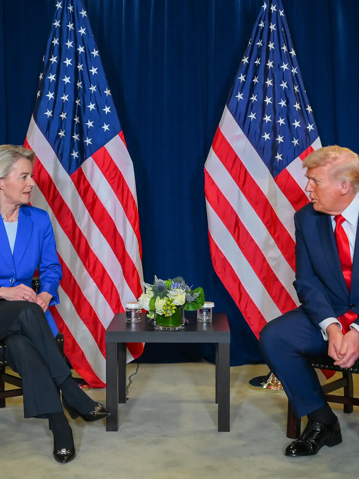 Donald Trump and Ursula von der Leyen sit during a bilateral meeting at United Nations Headquarters in New York, United States, September 23, 2025. The discussion took place on the margins of the United Nations General Assembly where international leaders gathered for diplomatic exchanges and multilateral cooperation. Donald Trump et Ursula von der Leyen sont assis lors d une rencontre bilaterale au siege des Nations unies a New York, Etats Unis, 23 Septembre 2025. La discussion a eu lieu en marge de l Assemblee generale des Nations unies ou des dirigeants internationaux se sont reunis pour des echanges diplomatiques et une cooperation multilaterale.