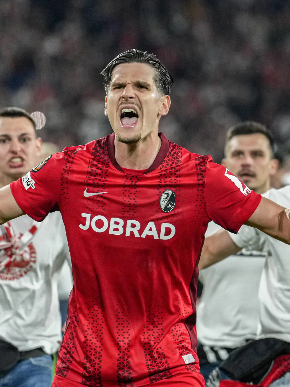Bild zu: "Aufholjagd und Platzsturm! SC Freiburg erstmals im Europa-League-Finale"
