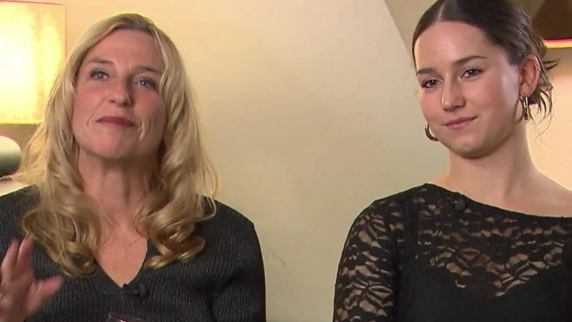 Das perfekte Dinner: Zwei Dinner-Kandidatinnen nebeneinander beim Interview