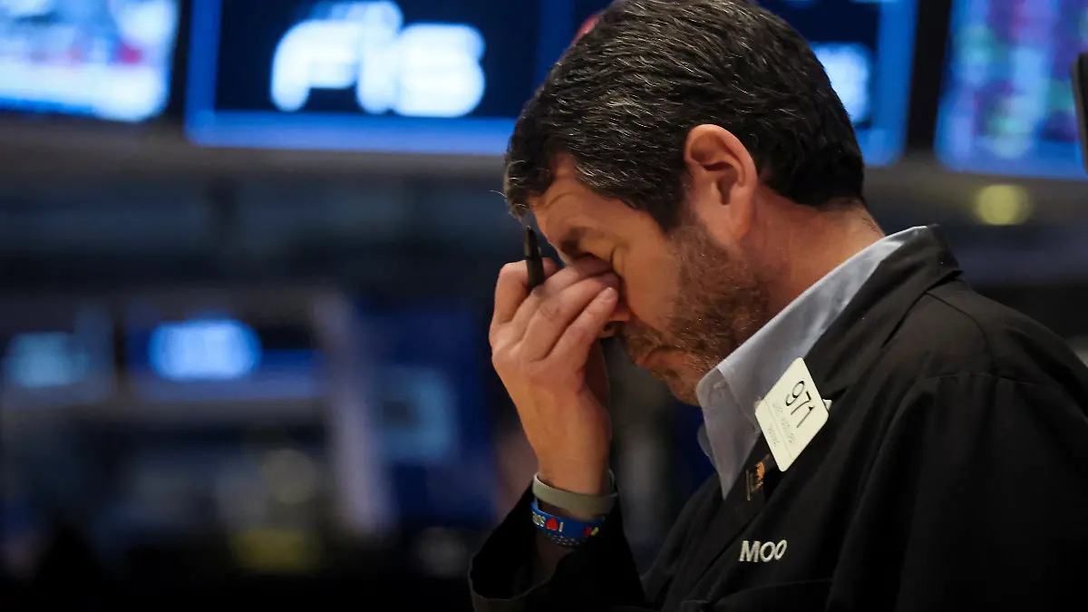 A trader works on the floor of the New York Stock Exchange (NYSE) in New York City, U.S., November 9, 2022. REUTERS/Brendan McDermid