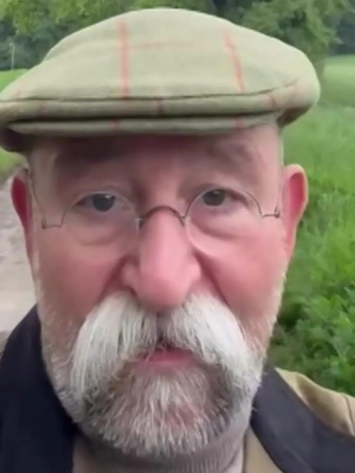 Bild zu: "Horst Lichter außer sich vor Wut – weil er DAS im Wald entdeckt!"